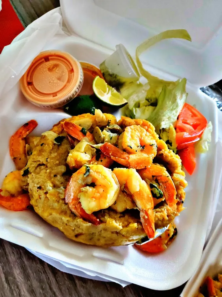 Mofongo Con Camarones Al Ajillo