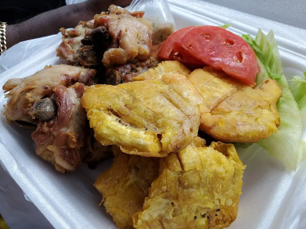 Mofongo Con Ensalada
